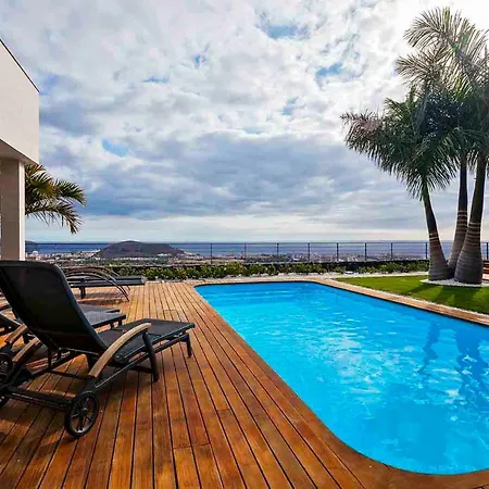 Luxury House With A Private Heated Pool! *
