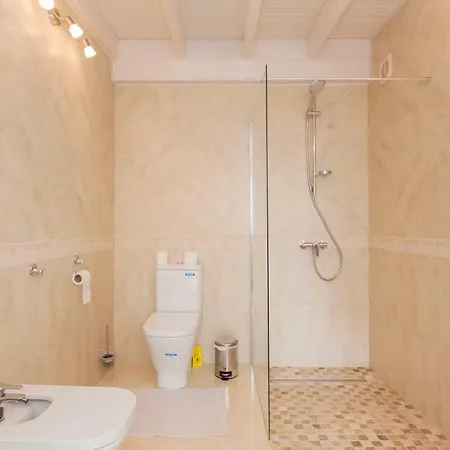 펜션 Luxury House With A Private Heated Pool! 아데제