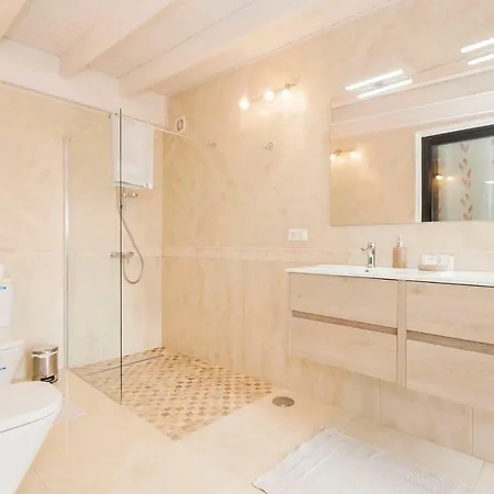 Luxury House With A Private Heated Pool! 펜션 아데제